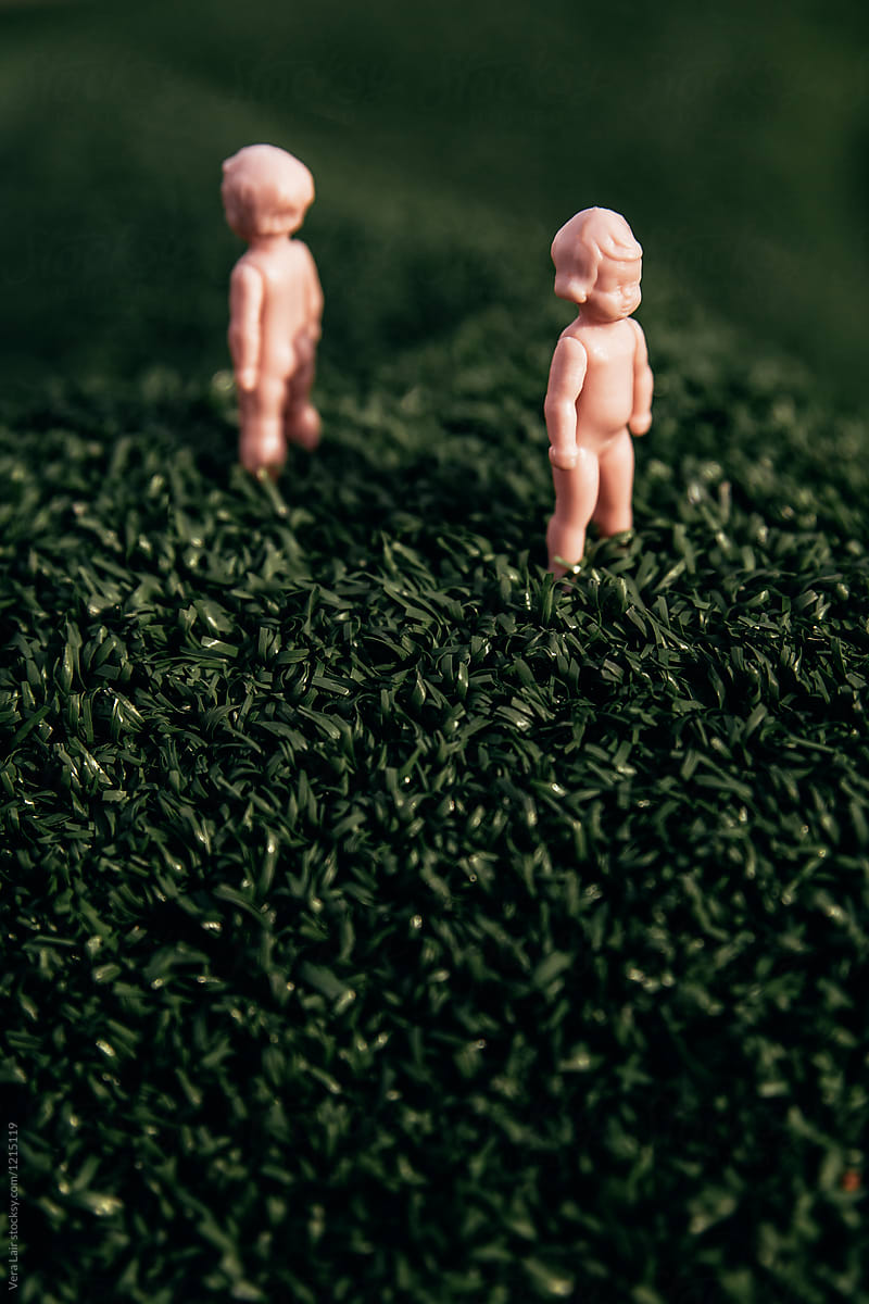 Small figurines in the grass