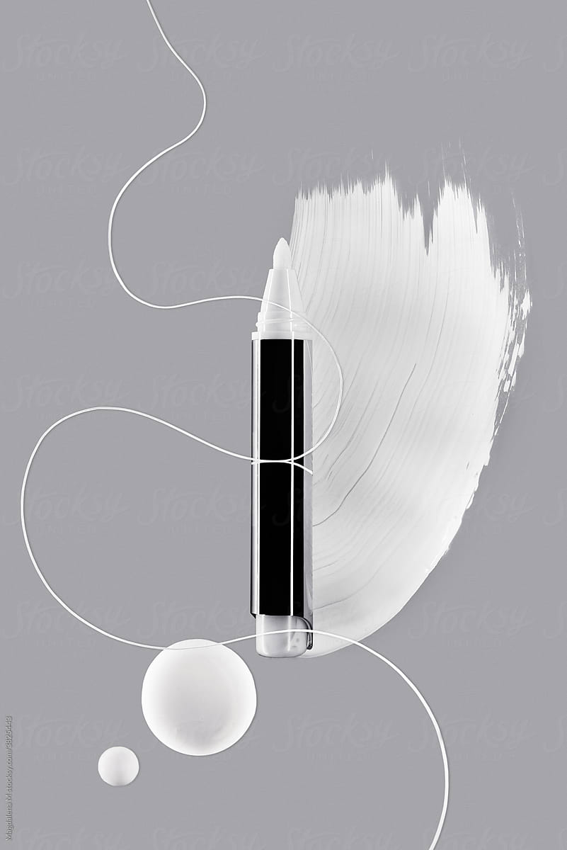 White Liner Styled Cosmetics Set