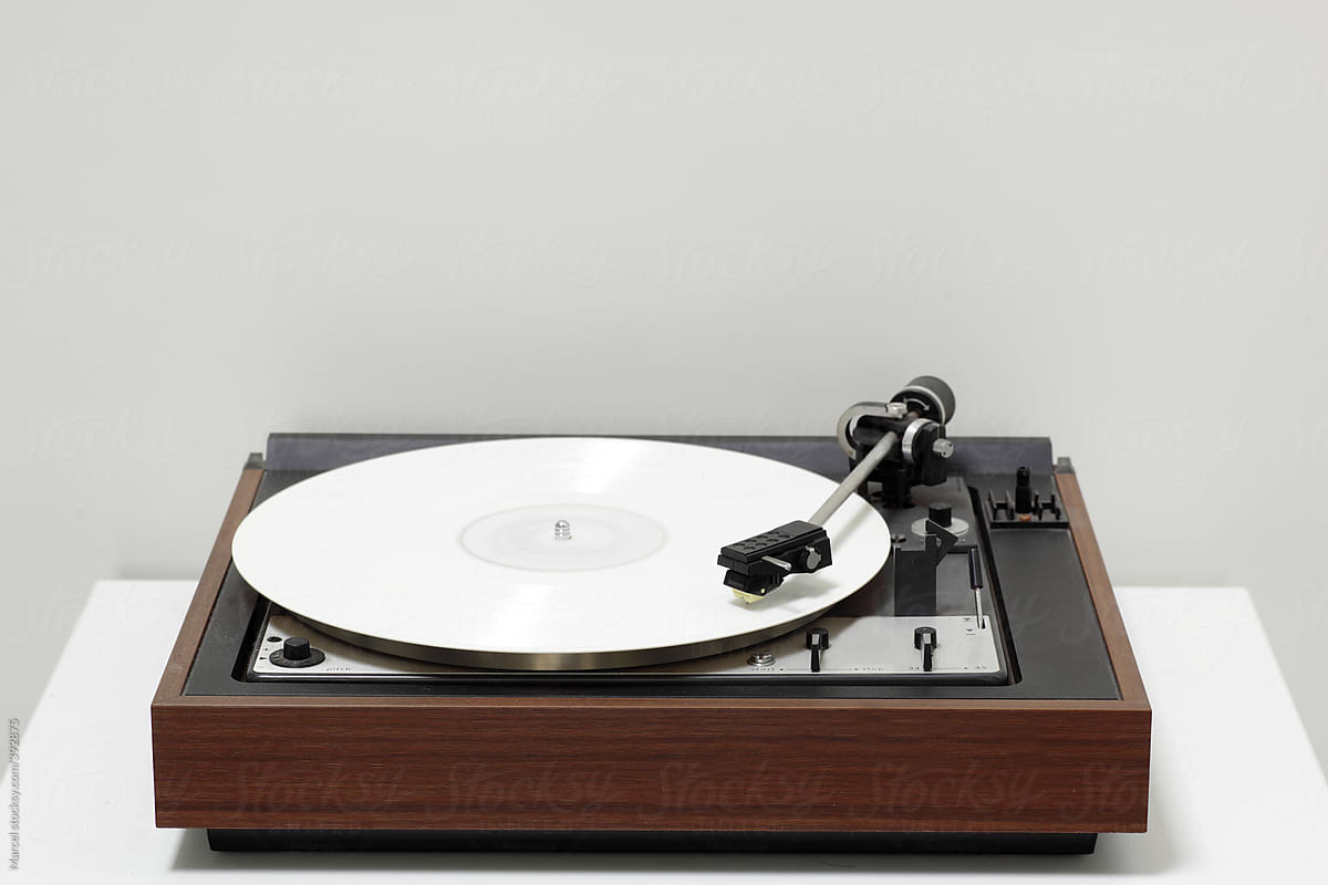 Vintage turntable with a white album playing