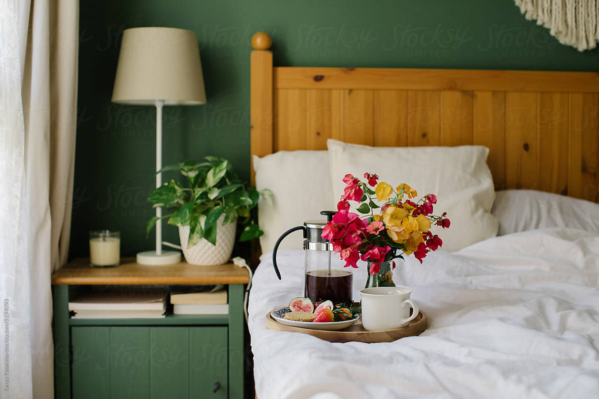 Bedroom with green wall and breakfast