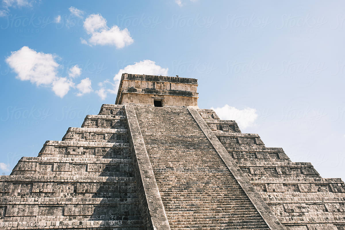 chichentiza pyramid of the mayan culture
