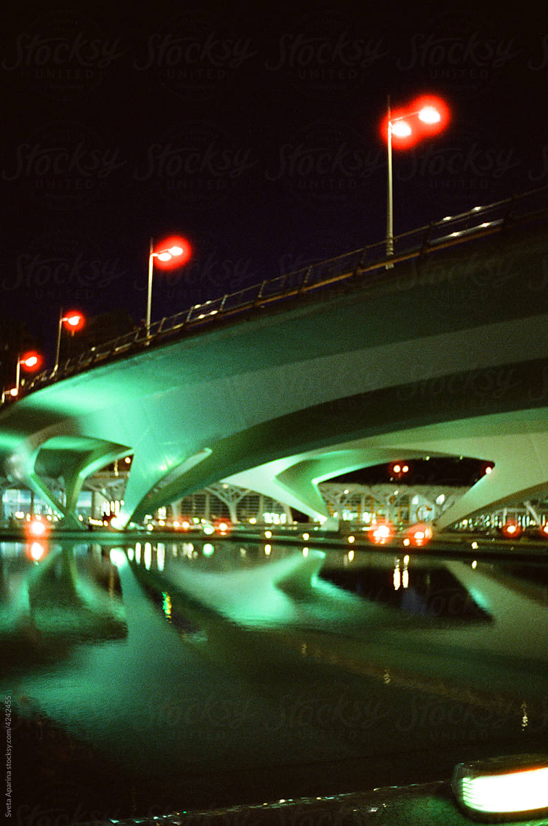 A night view of the bridge.