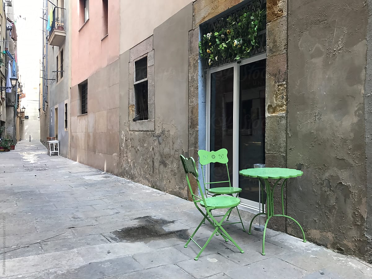 Table and chair on quiet street in Gothic Quarter, Barcelona, Spain
