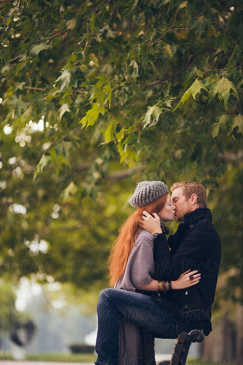 «red Haired Couple Kissing Del Colaborador De Stocksy «lumina Stocksy