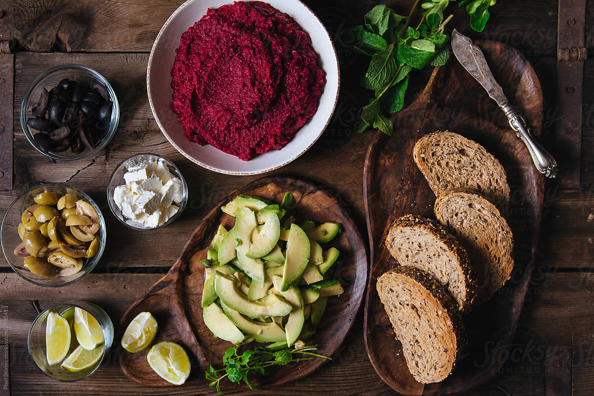 Healthy food : Roasted beet hummus and avocado sandwiches