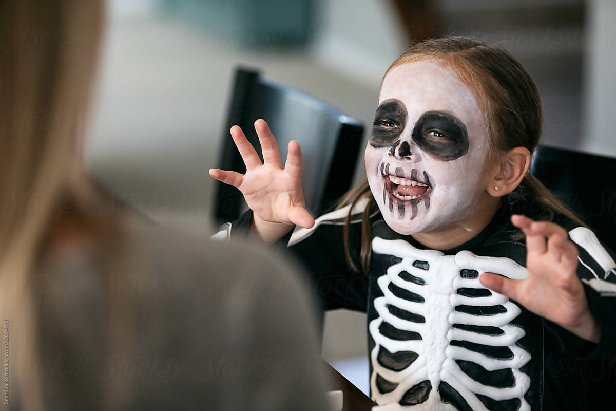 Skeleton: Girl Makes Fun Scary Face