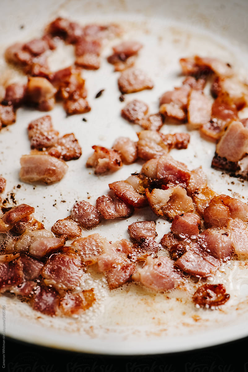 Preparing diced bacon