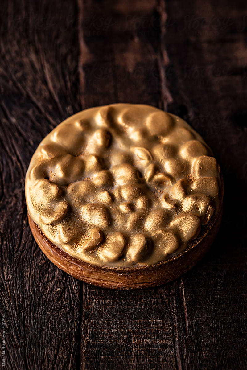 Pistachio, blackcurrant and hazelnut tart with gold coating