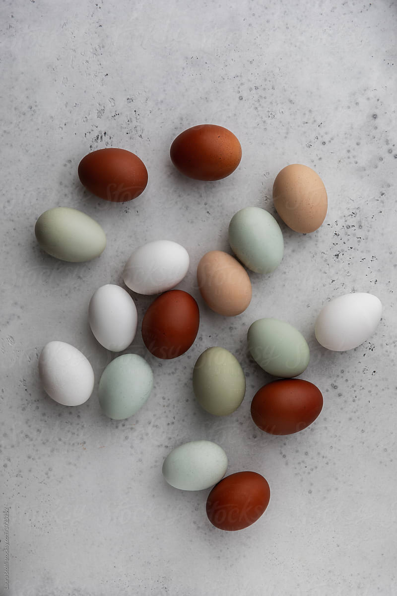 Large amount of colored eggs