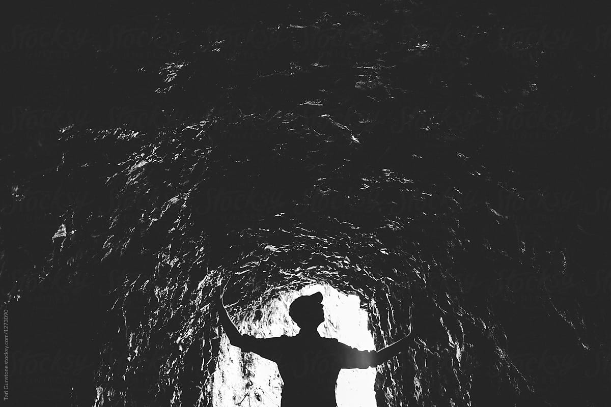 Tunnel silhouette