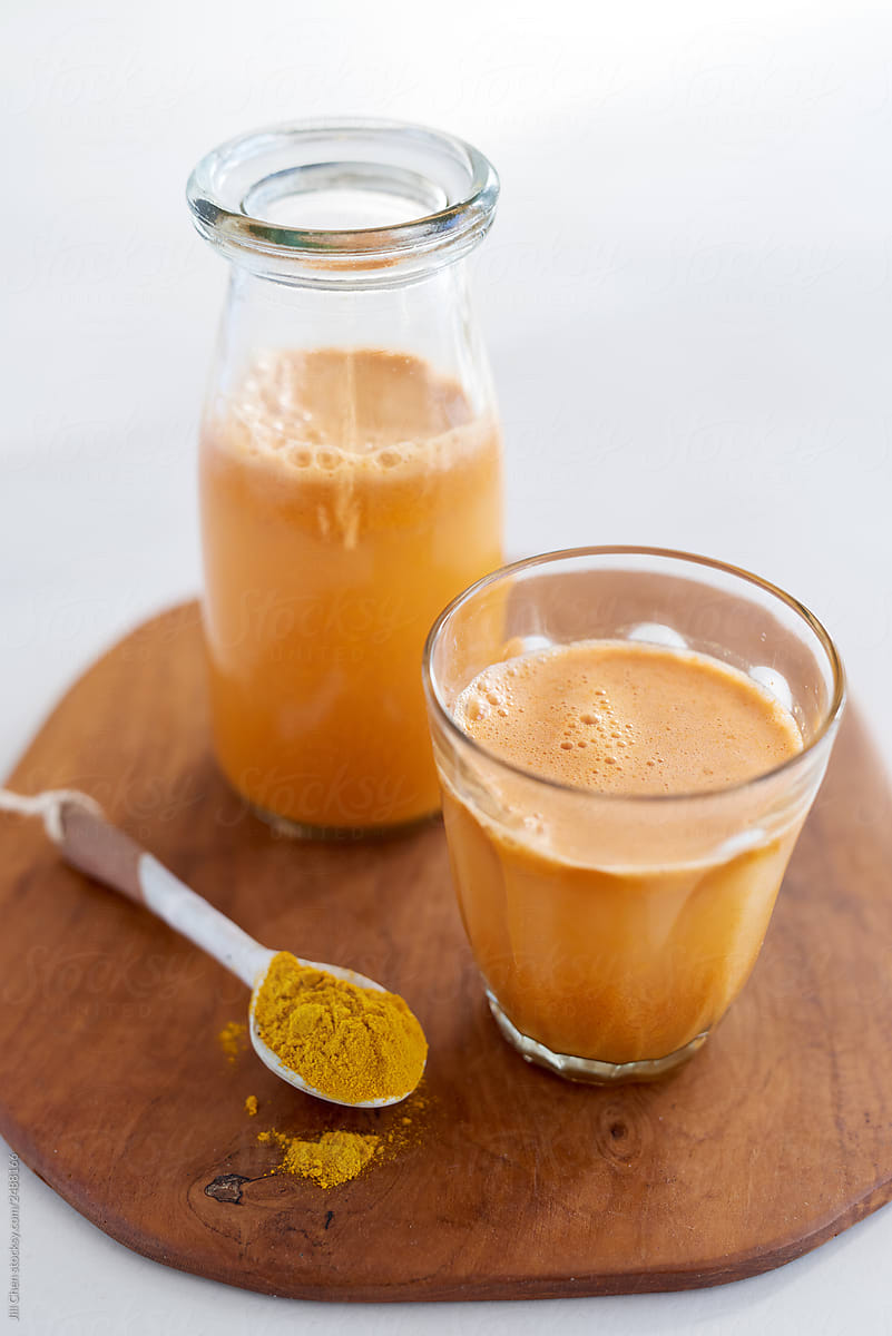 Carrot and orange juice with turmeric