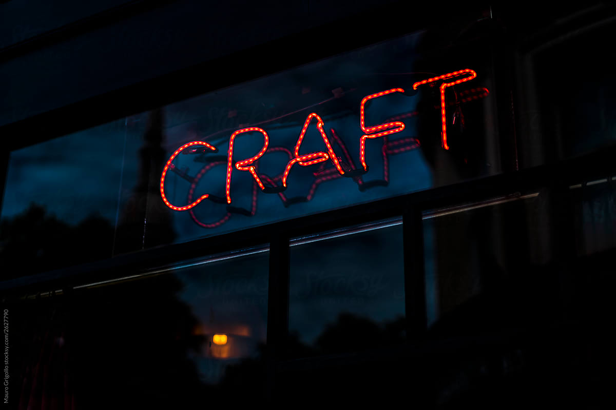 Craft beer Neon sign in a pub