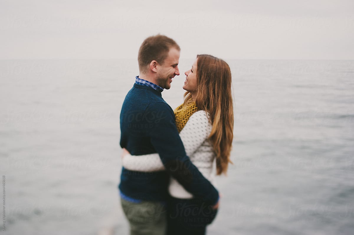 «attractive Young Couple Hugging And Smiling By Lake Del Colaborador