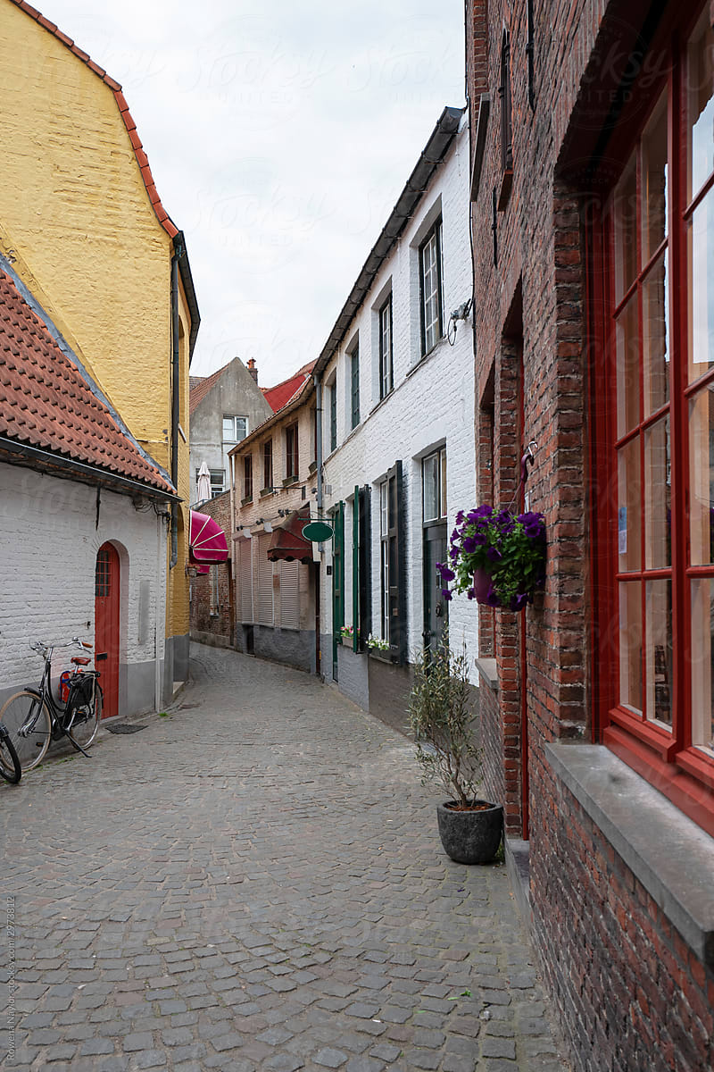The most narrowest laneway in the city of Bruges, Staminee De Garre