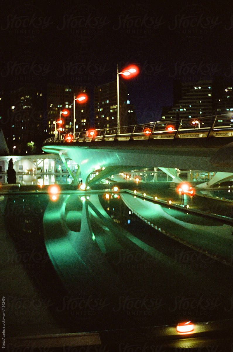 A night view of the bridge.