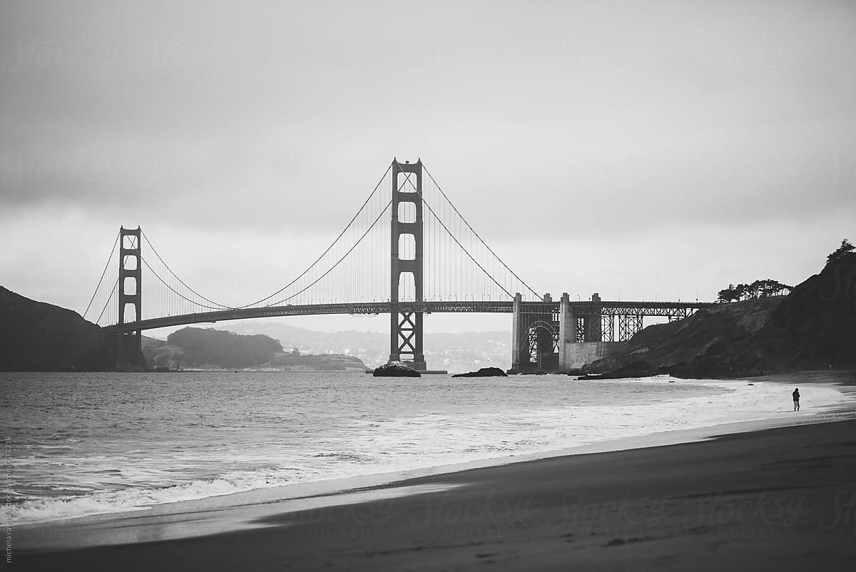 Golden Gate Bridge seen from the beach, San Francisco