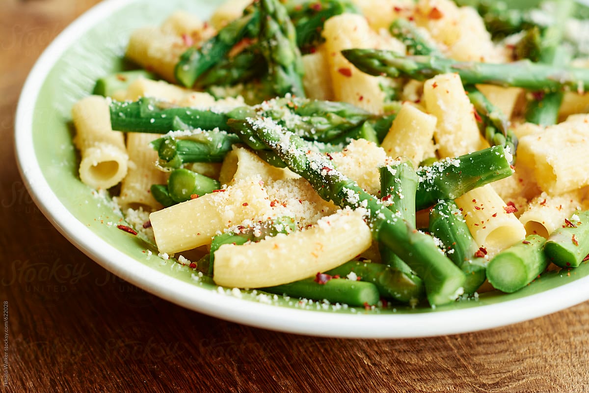 Pasta with Asparagus and Creamy Almond Sauce
