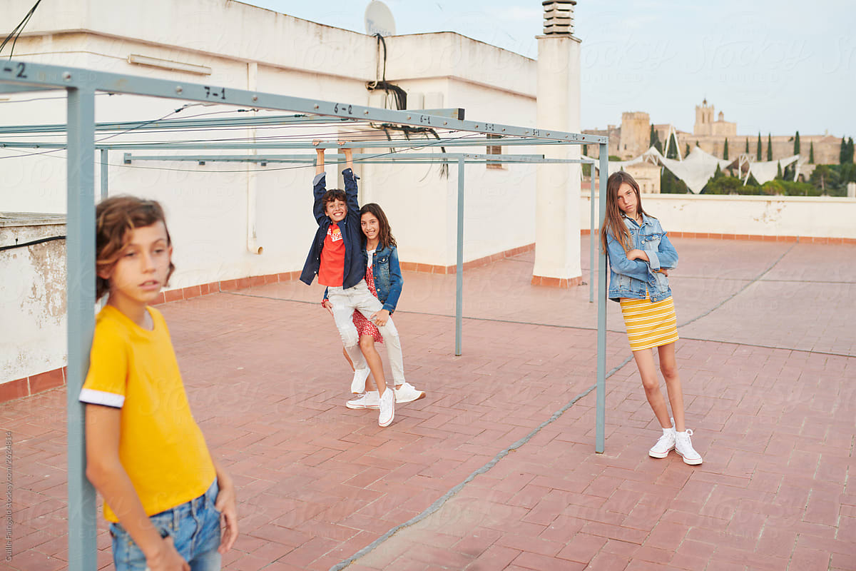 Four best teenagers friends walking on roof.