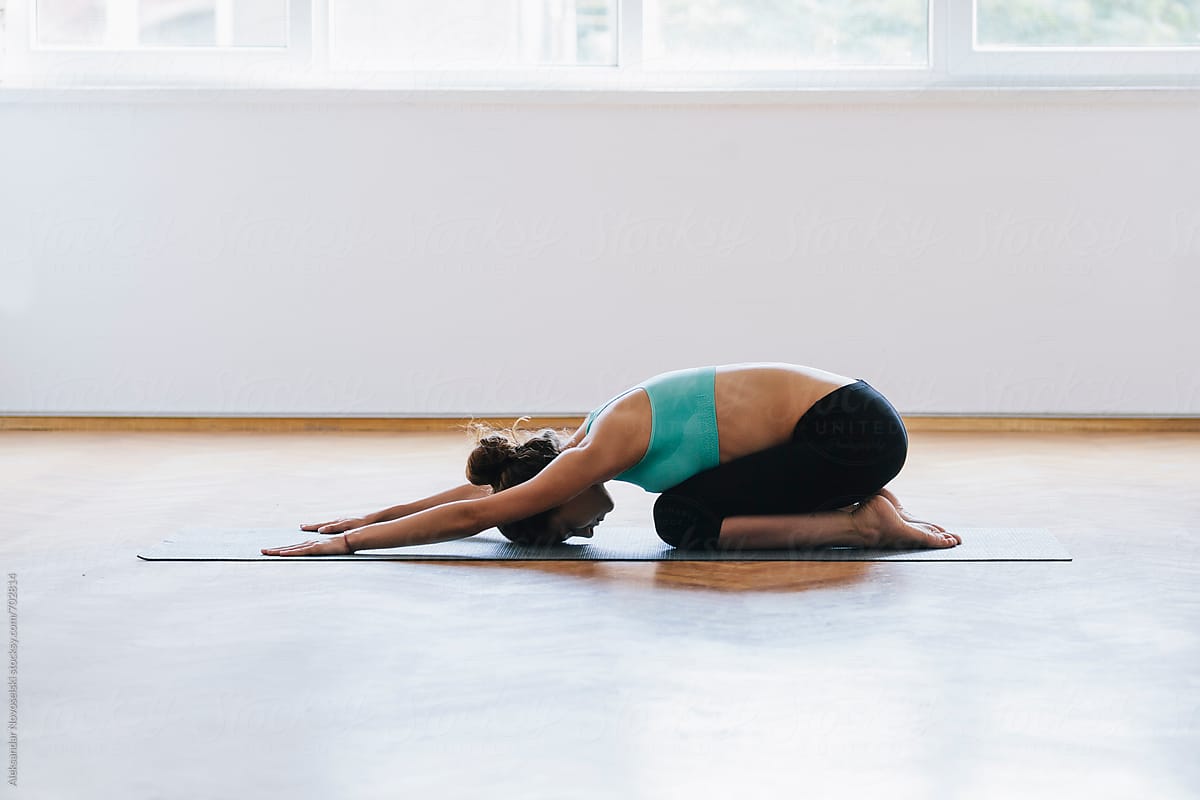 Sashankasana (Hare Pose 🐇) Makes the Spine Flexible and Cures Constipation  #yogasootra #ravinaarya #harepose #sashankasana… | Instagram