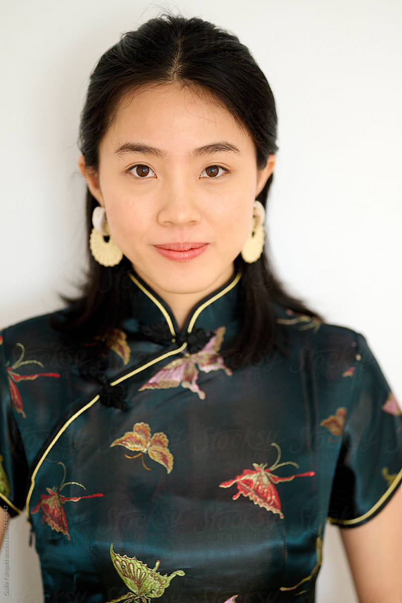 Chinese woman with brown eyes