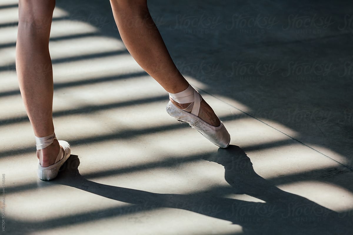 Crop ballerina in dancing shoes