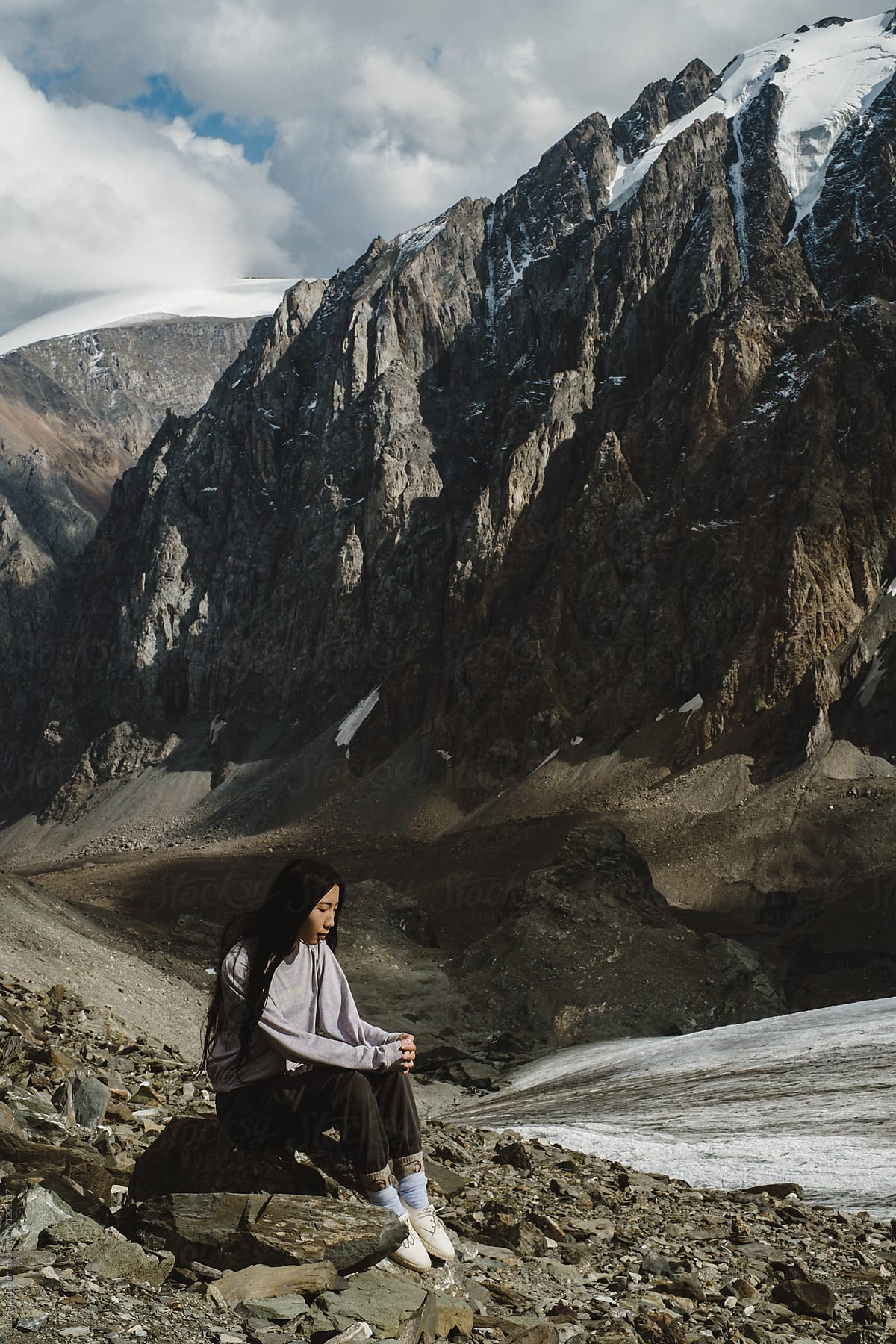 Young asian woman sit on the rock in mountain area