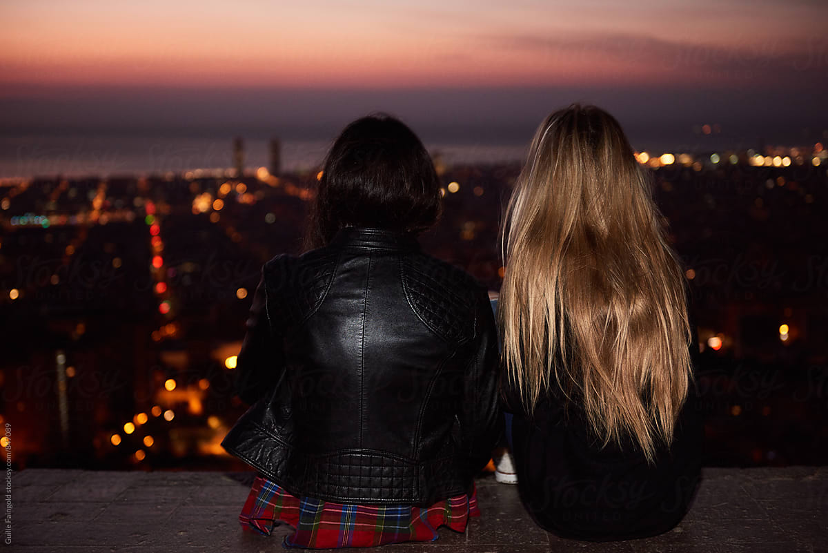 Girls watching night city