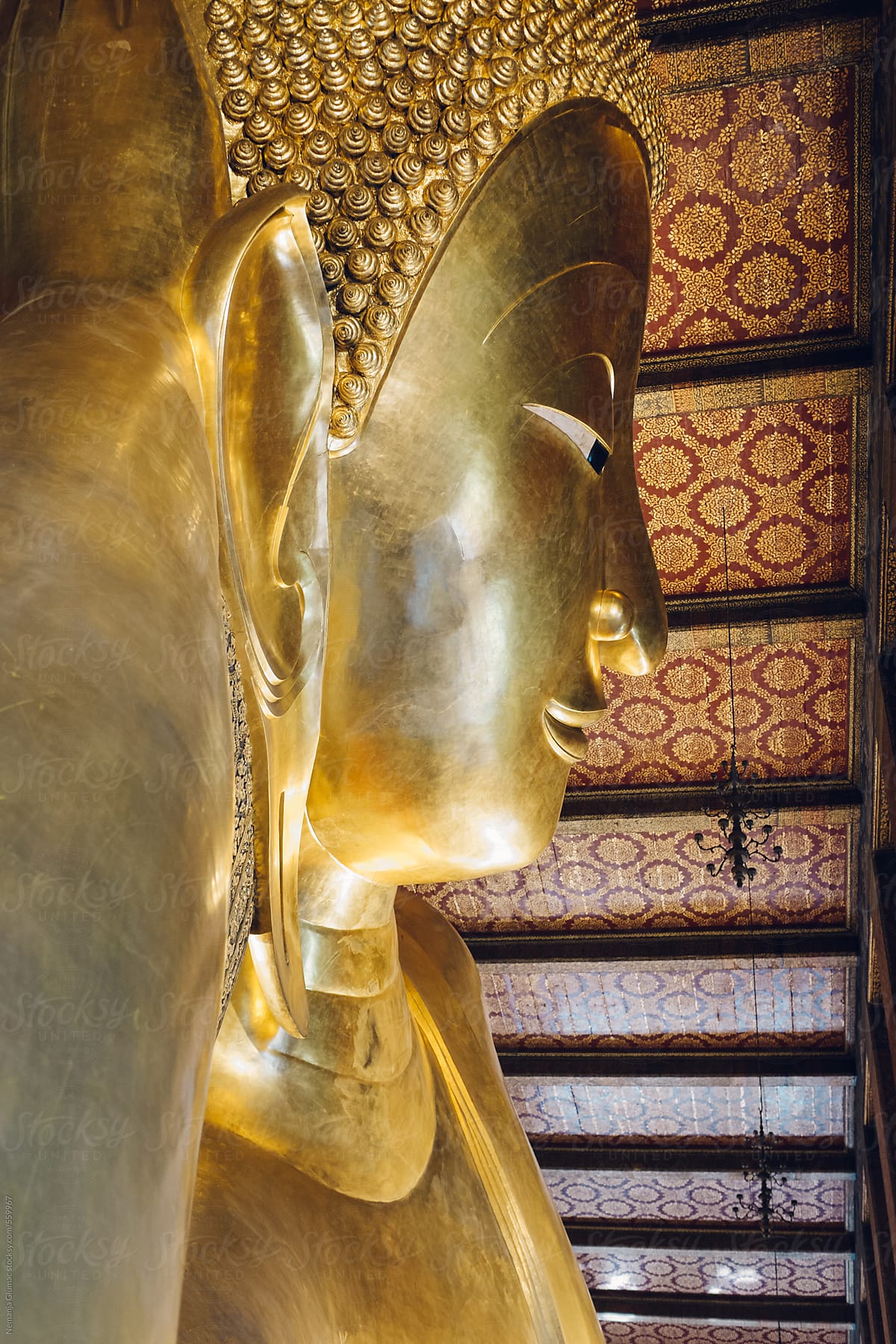 Sculpture of Reclining Buddha in Wat Pho Temple