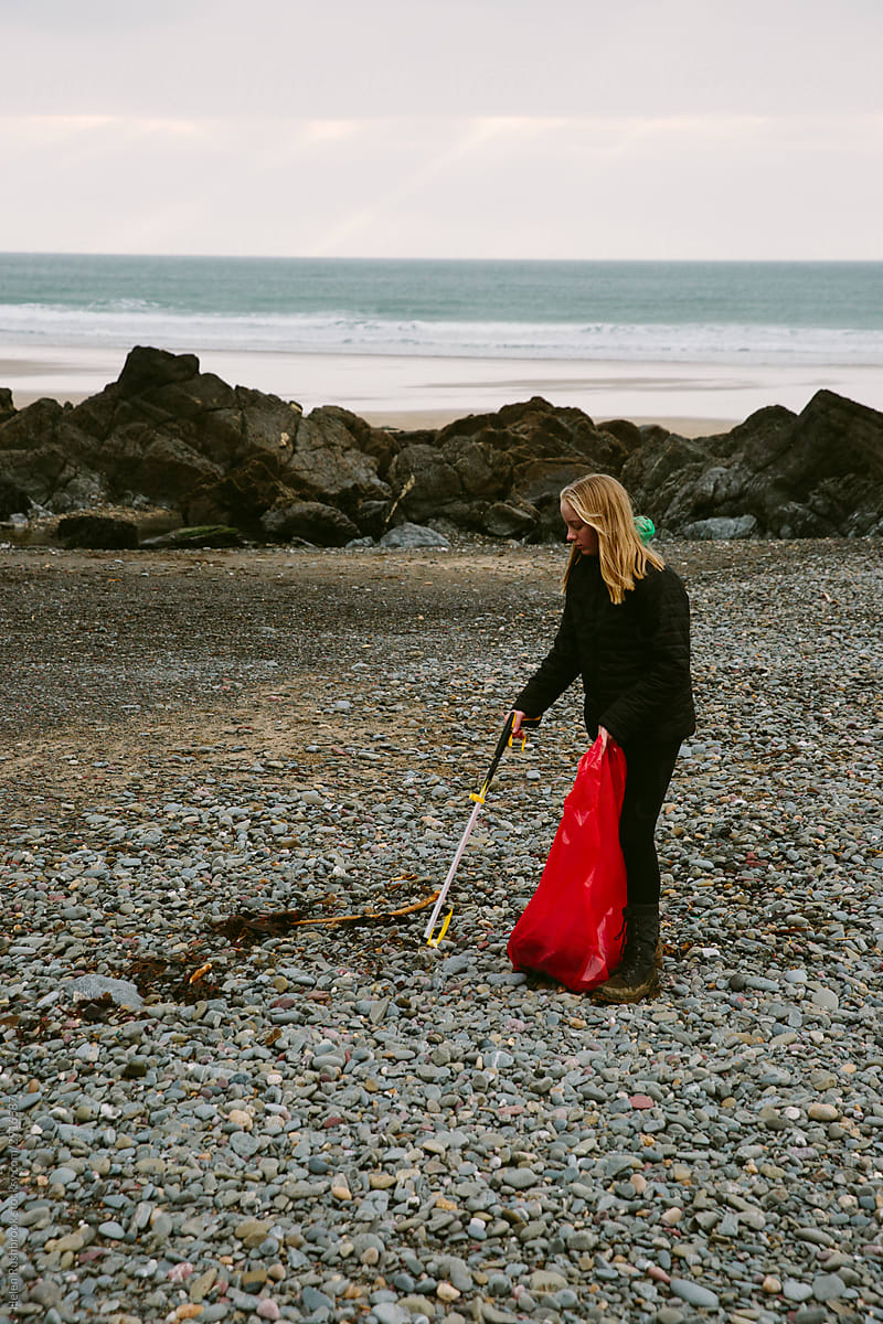 Clearing rubbish of a UK beach