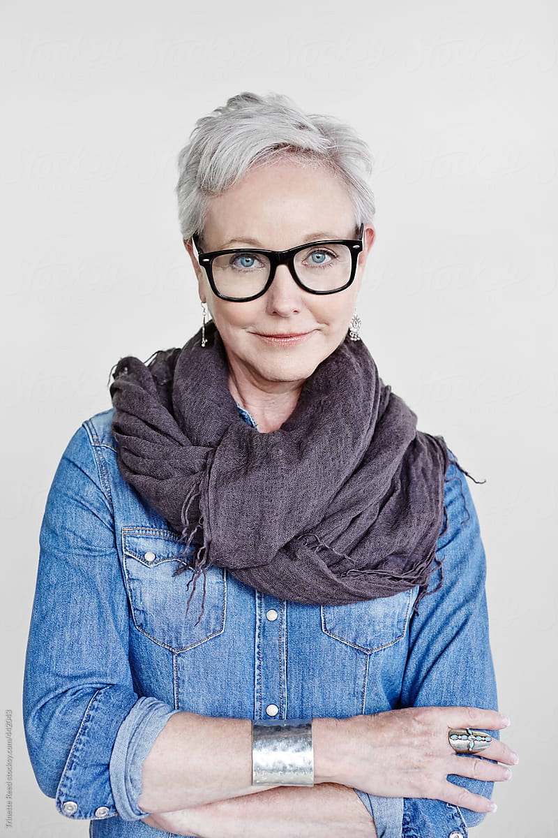 Portrait of stylish mature woman with glasses i studio