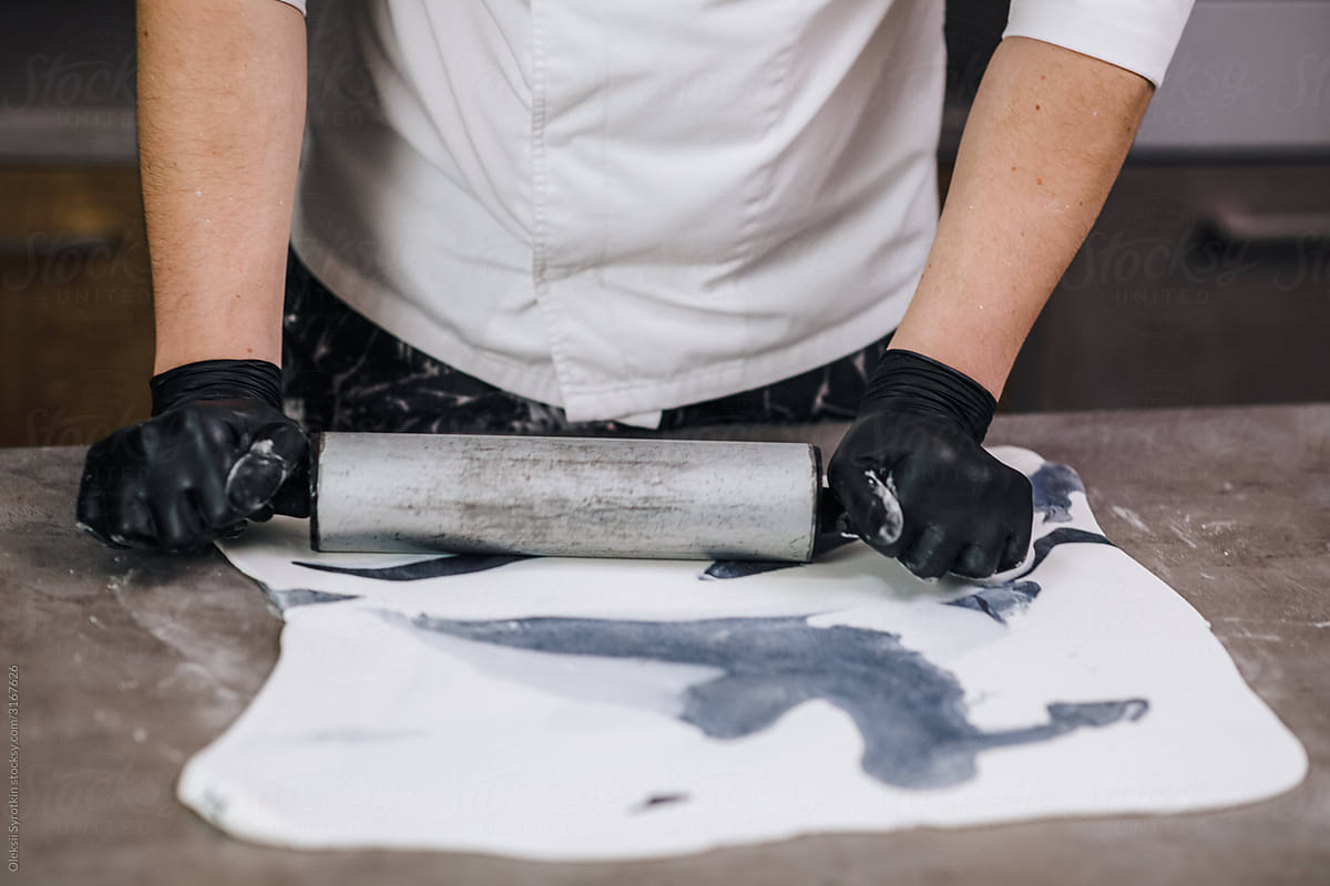 Baker creating thin mastic dough