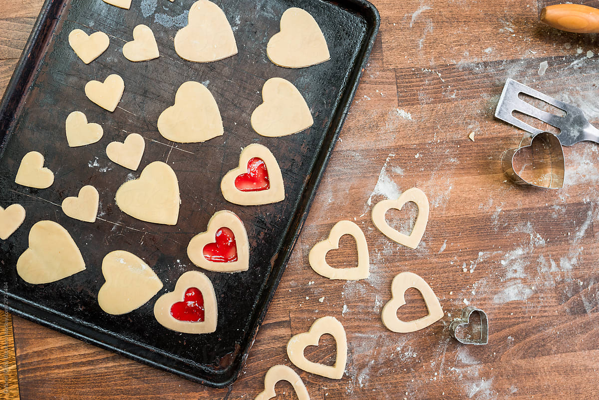 Heart shaped Valentine\'s Day cookies in a tray