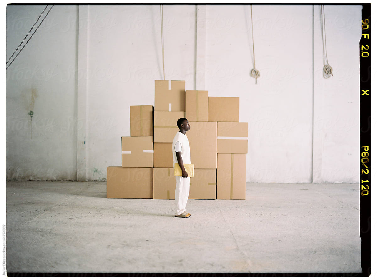 Storehouse worker with parcel
