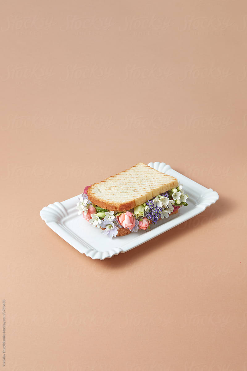 Sandwich with different flowers