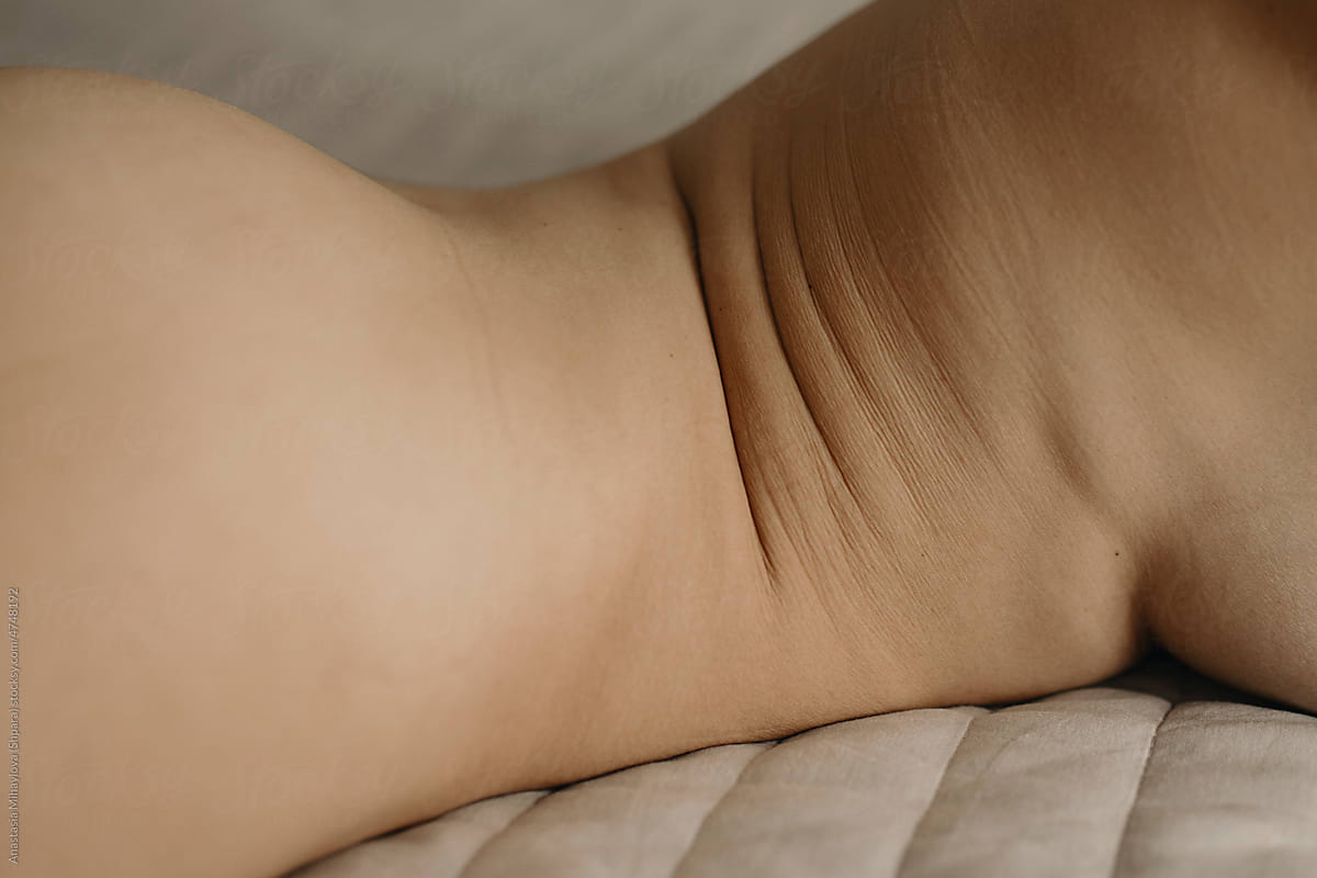 Close up vertical photo of naked woman\'s skin Folds