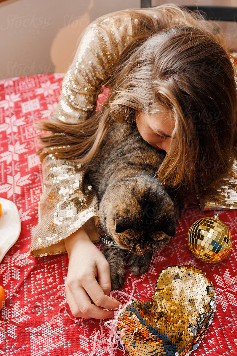 A girl with a cat after New Year\'s Eve celebrations