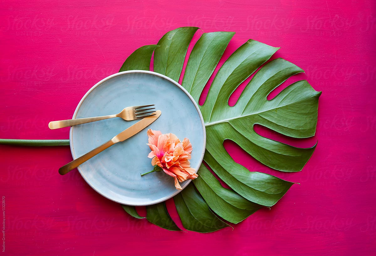 Fun + colorful + exotic + tropical place setting