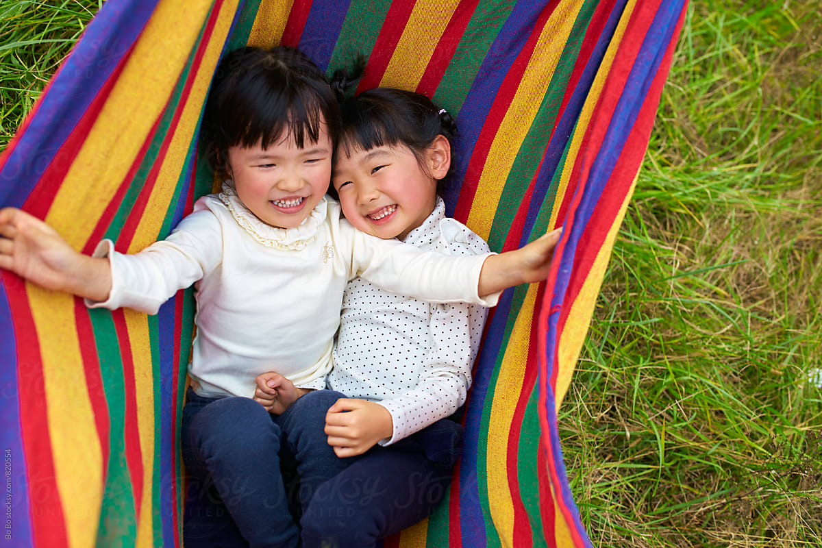Ver Two Lovely Little Asian Girl Having Fun Outdoor Del Colaborador