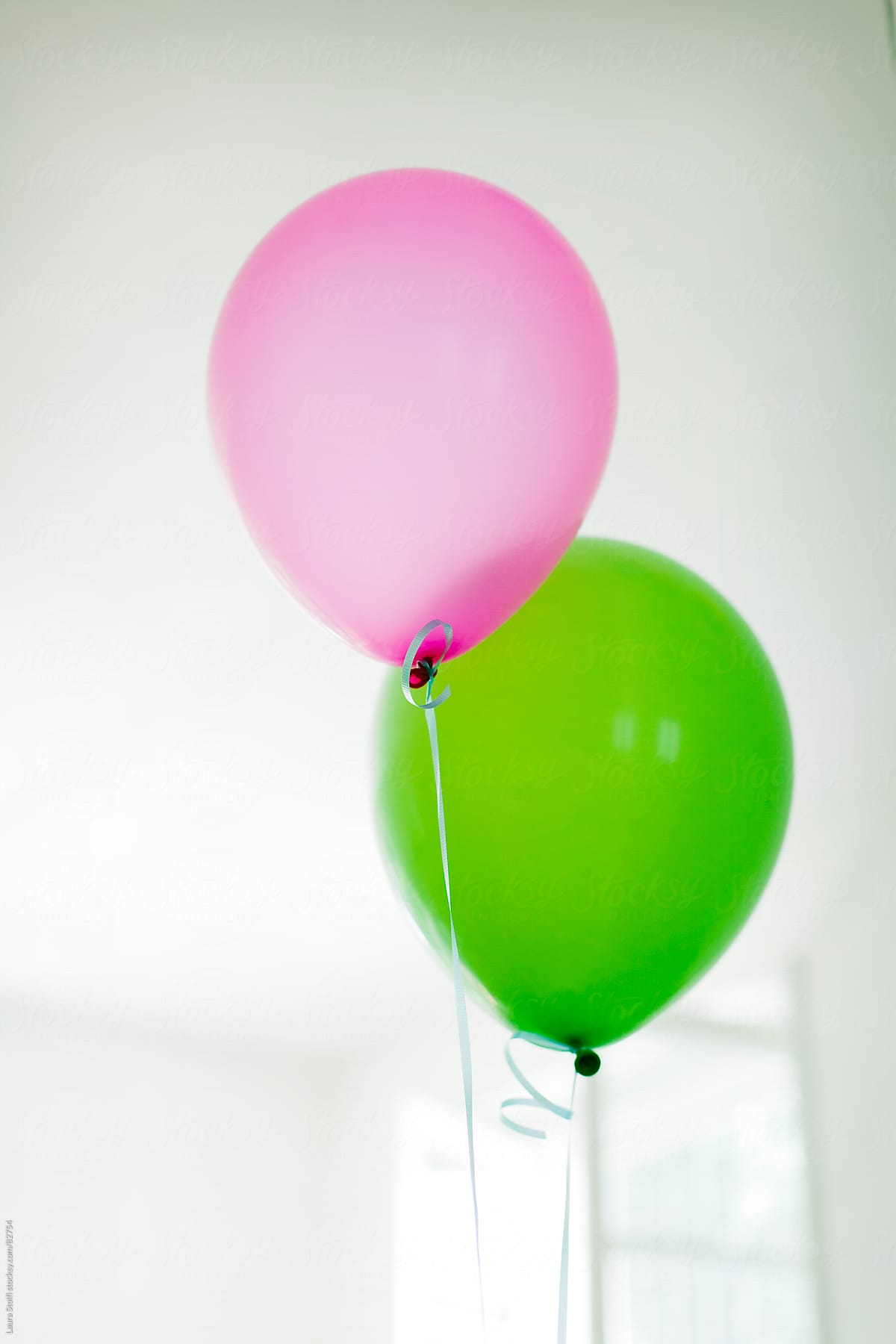 Complementary colours: green and pink balloons together