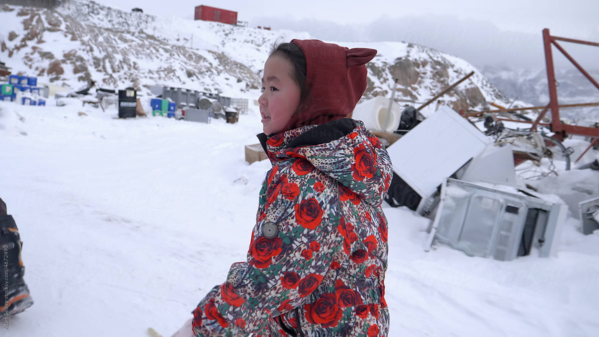 Growing up in Arctic Greenland: Inuit youth in trash rubbish dump