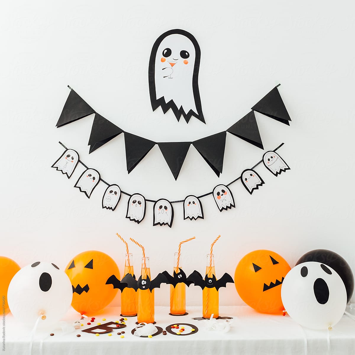 Halloween Party Decoration With Balloons and Drinks