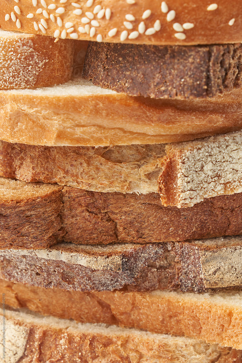 Seamless pattern of crunchy slices of various bread