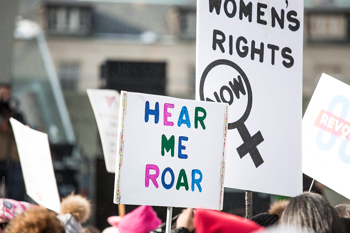 Women\'s March Toronto, sign saying Hear Me Roar