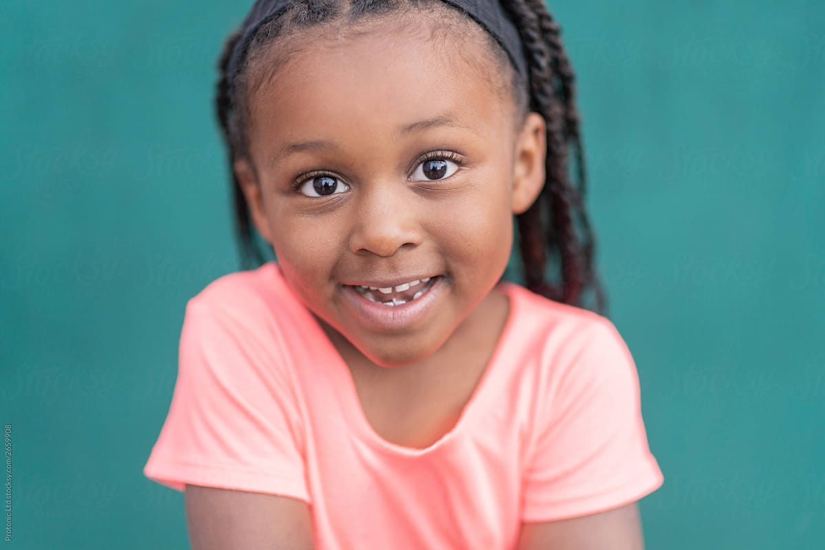 Portrait Of Cute Black Girl Del Colaborador De Stocksy Per Images