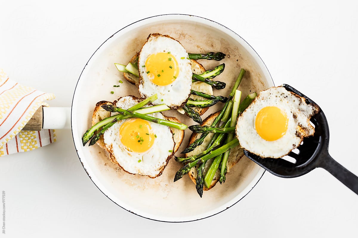 Fried Egg on Toast with Asparagus and Cheese