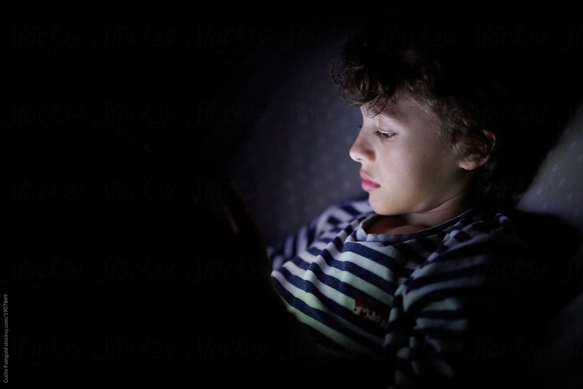 Kid watching device in darkness