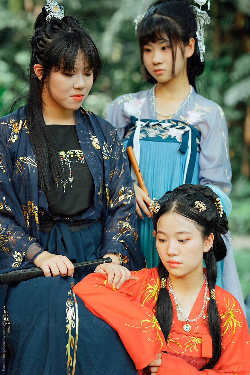 Asian teenage girl wearing traditional Chinese Hanfu costume