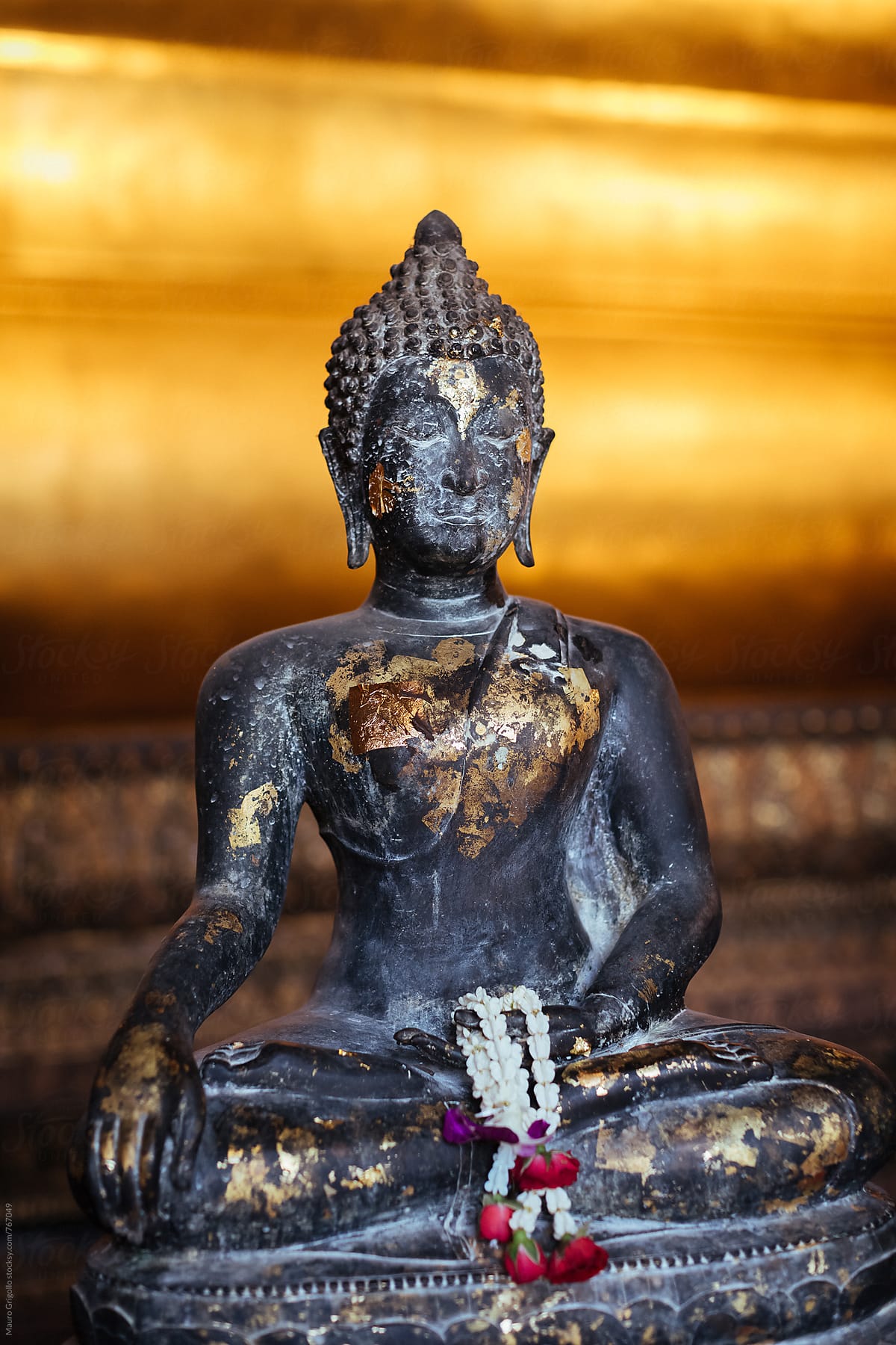 «Statue Inside A Temple In Thailand.» del colaborador de Stocksy «Mauro ...