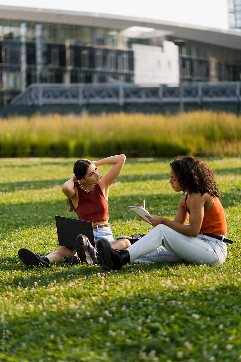 Students in a park to study for the exam