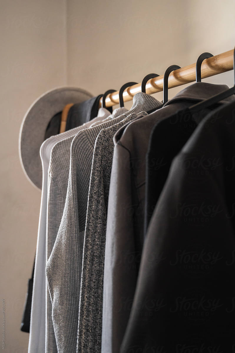 Monochromatic clothes rack